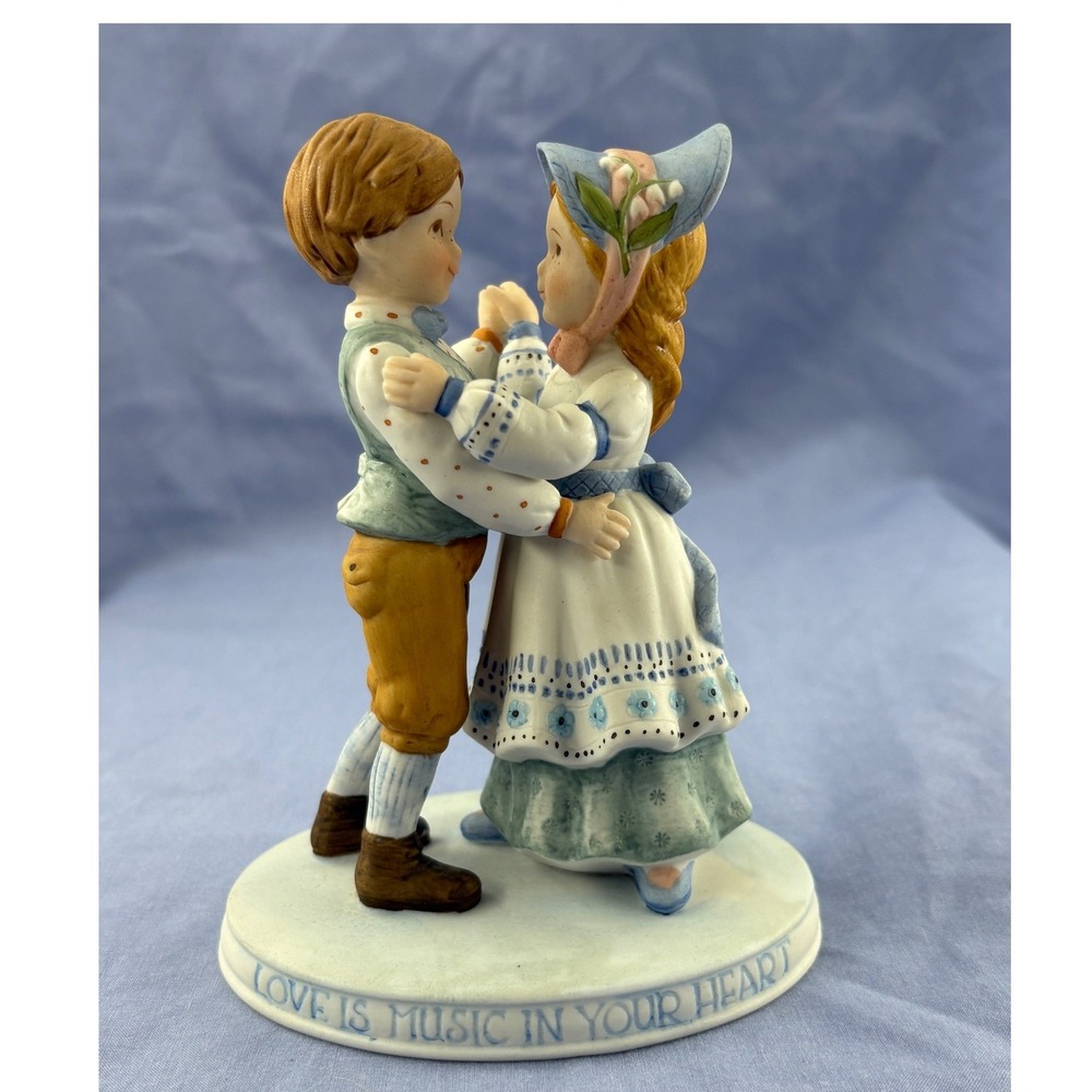 Vintage Holly Hobbie Porcelain Figurine Love Is Music In Your Heart 1980 Limited